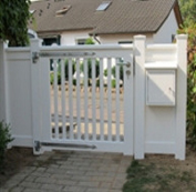 Gartenpforte-mit-Briefeinwurf