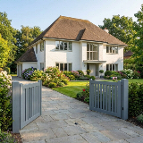 modernes hoftor mit sprossen